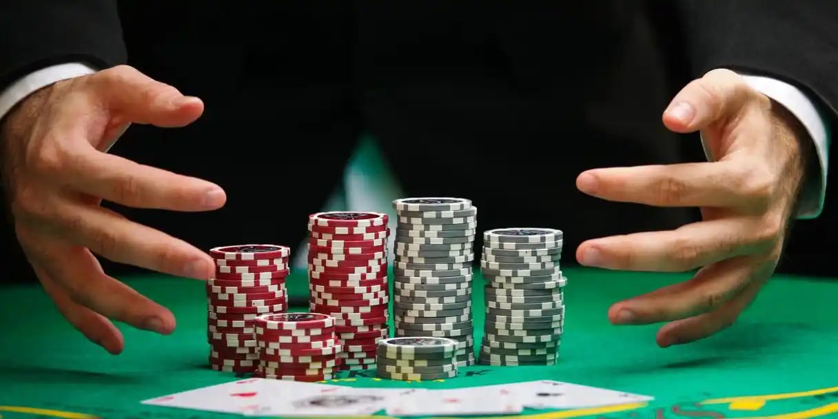 Màn hình ứng dụng f8beta hiển thị danh mục thể thao và casino trên điện thoại